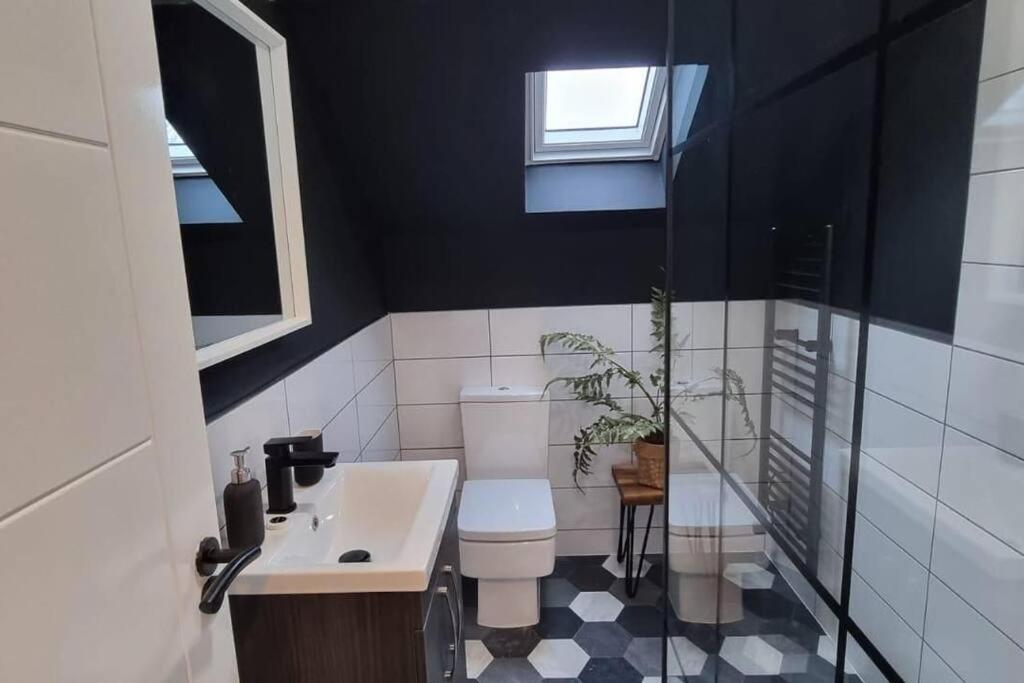 Super Stylish Apartment In Urmston Flat 3 Εξωτερικό φωτογραφία
