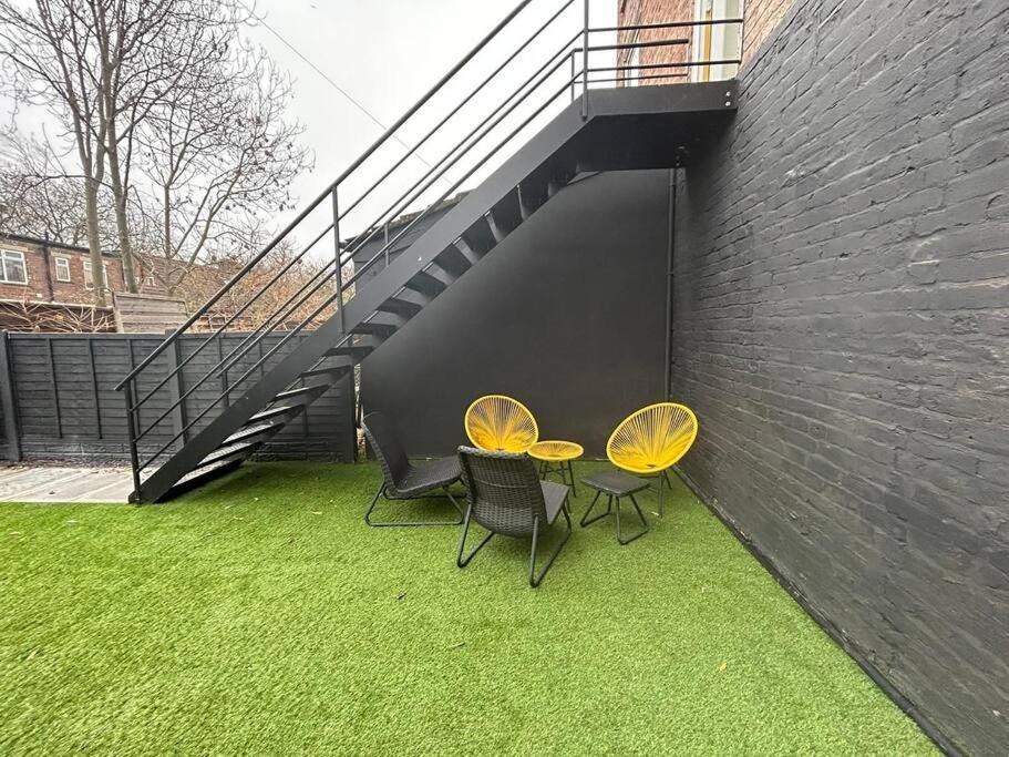 Super Stylish Apartment In Urmston Flat 3 Εξωτερικό φωτογραφία